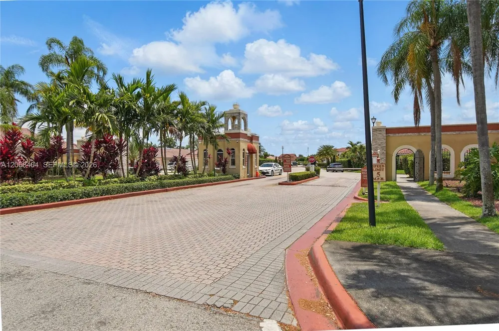 5202 NW 187th St Miami Gardens, FL 33055