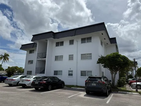 4880 NW 22nd St #307
