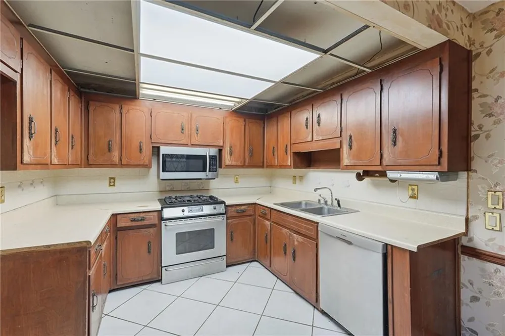 1091 Cole Drive SW Lilburn, GA 30047