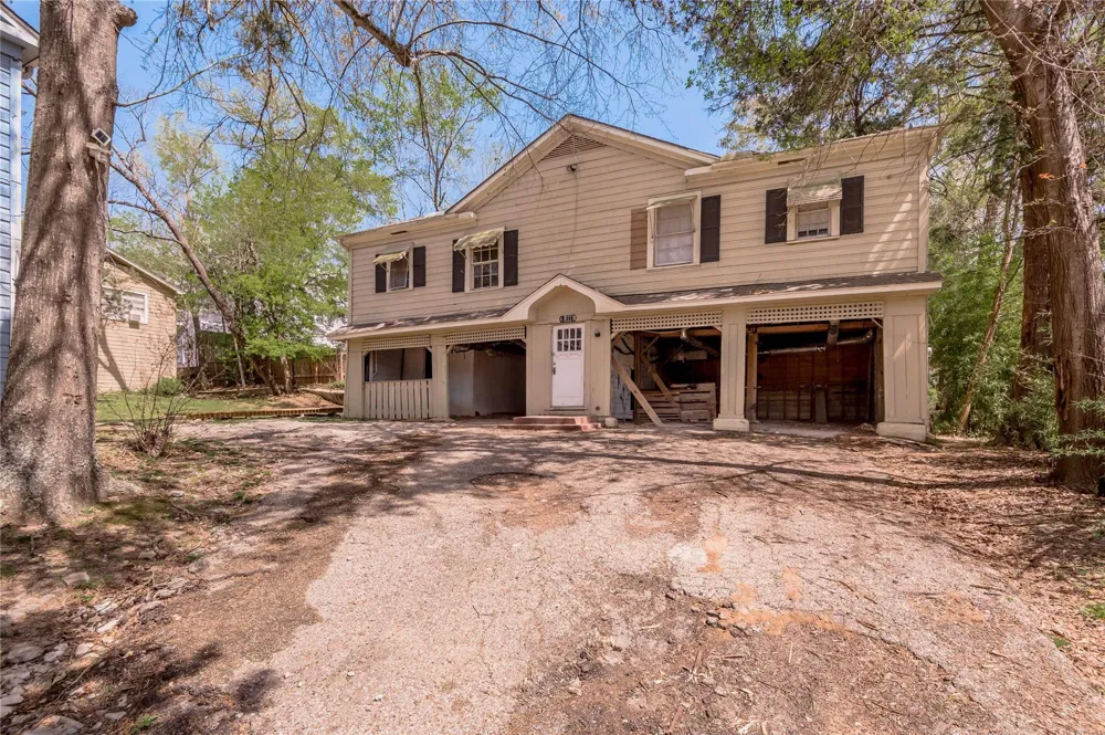 811 Sam Houston Avenue #B Huntsville, TX 77320