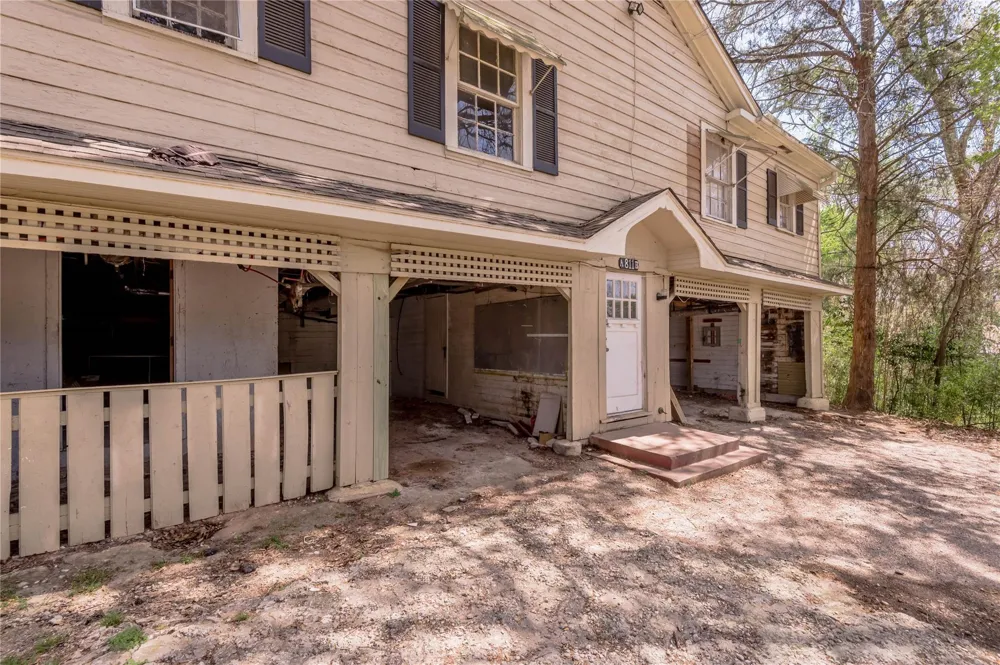 811 Sam Houston Avenue #B Huntsville, TX 77320