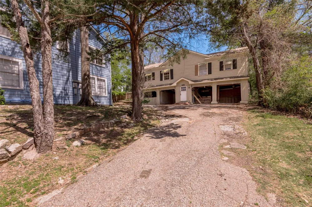 811 Sam Houston Avenue #B Huntsville, TX 77320