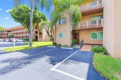 9861 Sunrise Lakes Boulevard #101