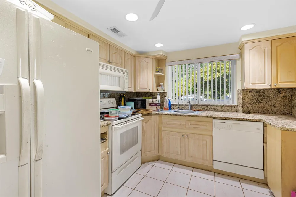 9861 Sunrise Lakes Boulevard #101 Sunrise, FL 33322