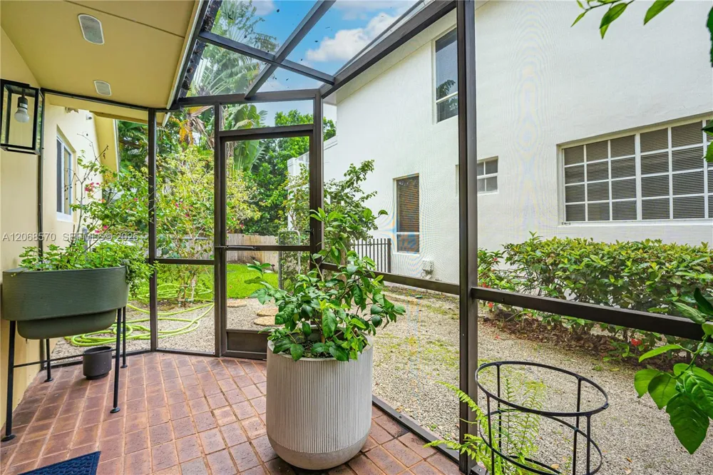 6865 Veronese St Coral Gables, FL 33146