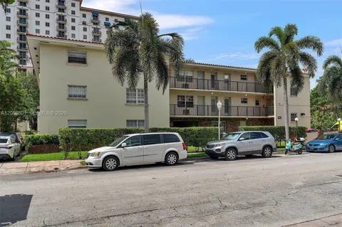 318 Majorca Ave #304