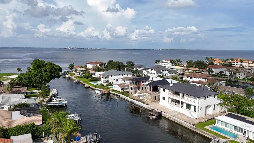 2051 ILLINOIS AVENUE NE St Petersburg, FL 33703