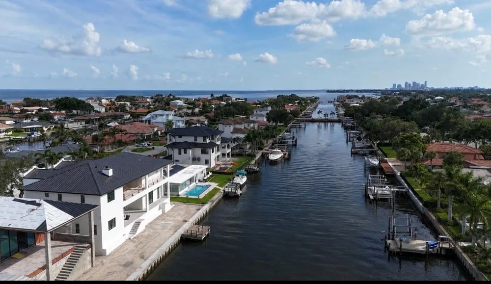 2051 ILLINOIS AVENUE NE St Petersburg, FL 33703