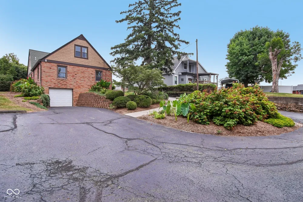 399 W Main Street Greenwood, IN 46142