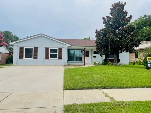 2519 Larchmont Drive