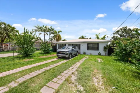 327 NW 3rd St