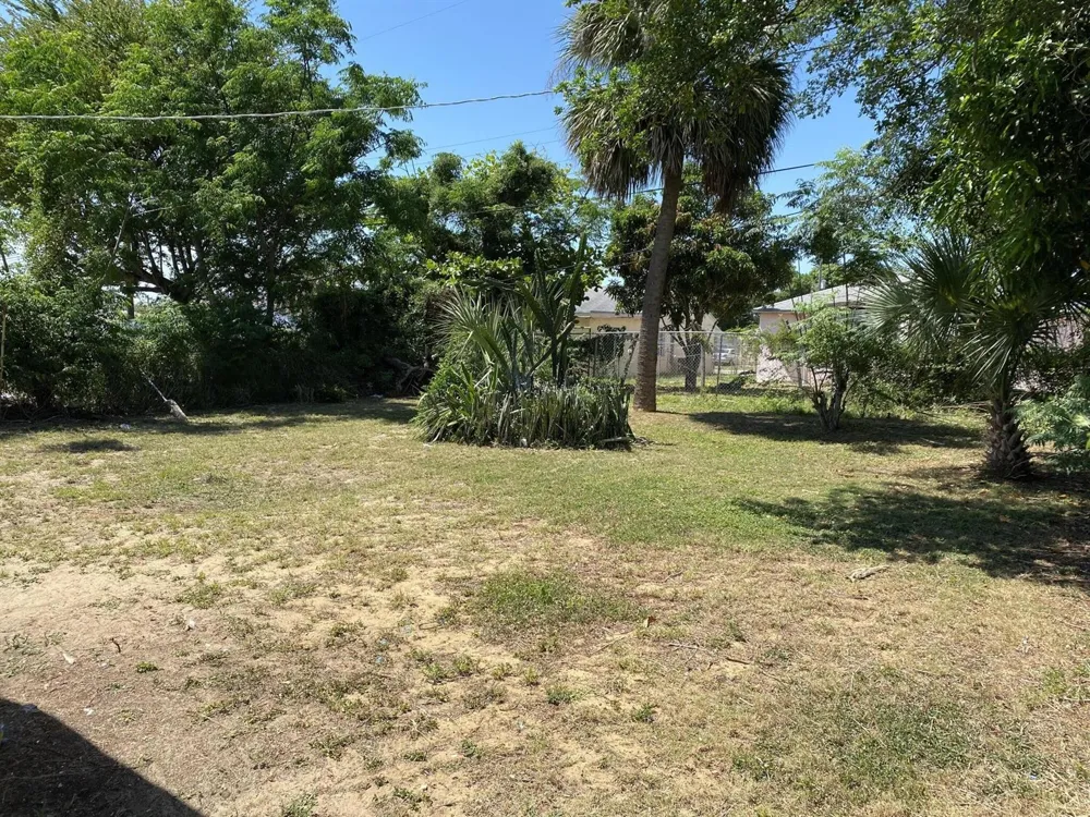 816 W 4TH STREET Riviera Beach, FL 33404