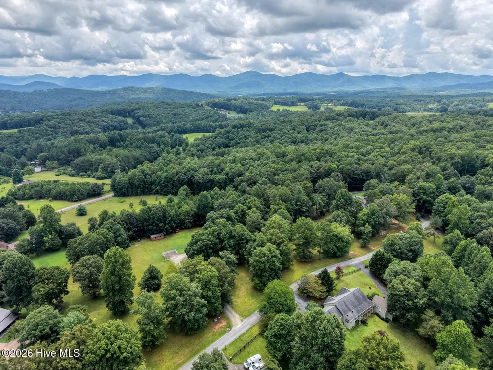 151 Sharp Top Circle Blairsville, GA 30512