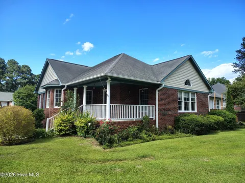 104 Boleyn Loop