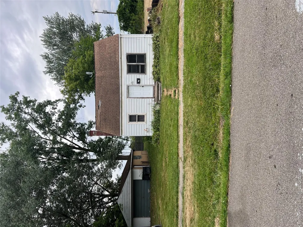 8070 Westpoint Street Taylor City, MI 48180