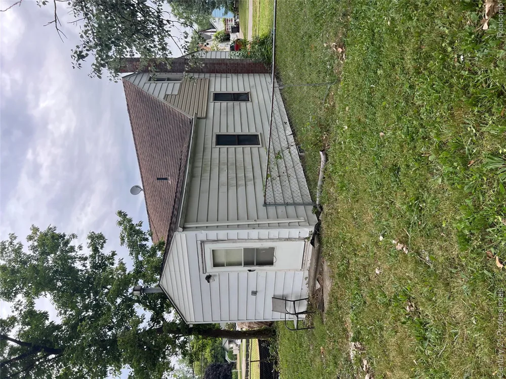 8070 Westpoint Street Taylor City, MI 48180