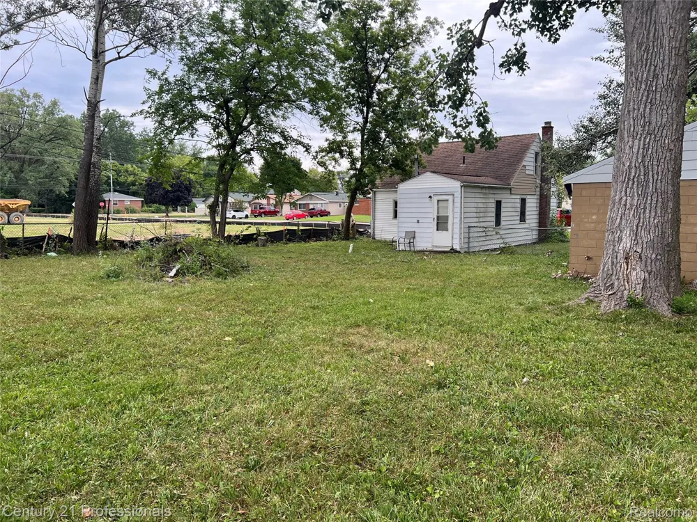 8070 Westpoint Street Taylor City, MI 48180