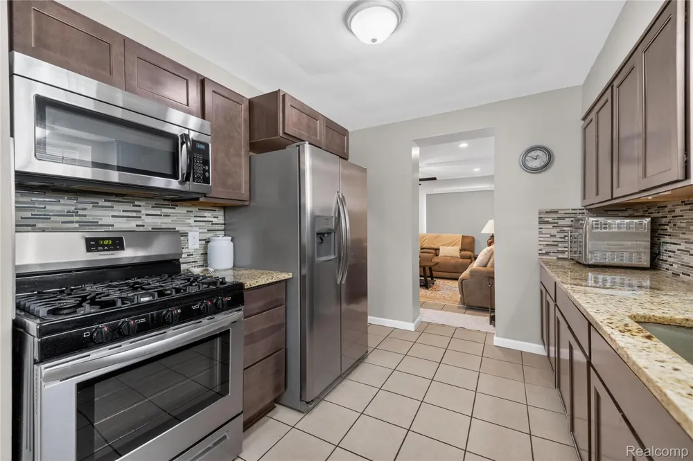 826 Goddard Street Wyandotte City, MI 48192