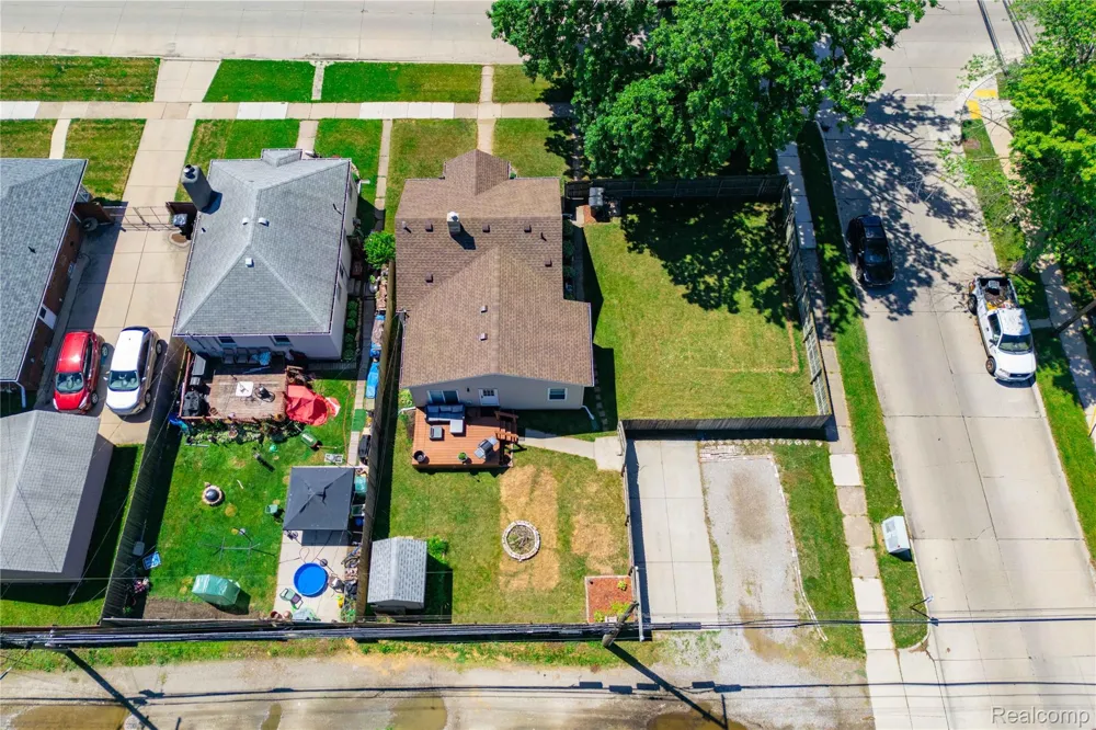 826 Goddard Street Wyandotte City, MI 48192
