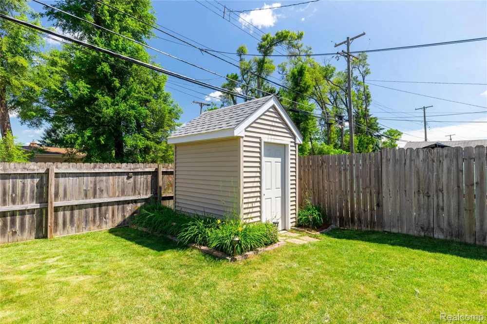 826 Goddard Street Wyandotte City, MI 48192
