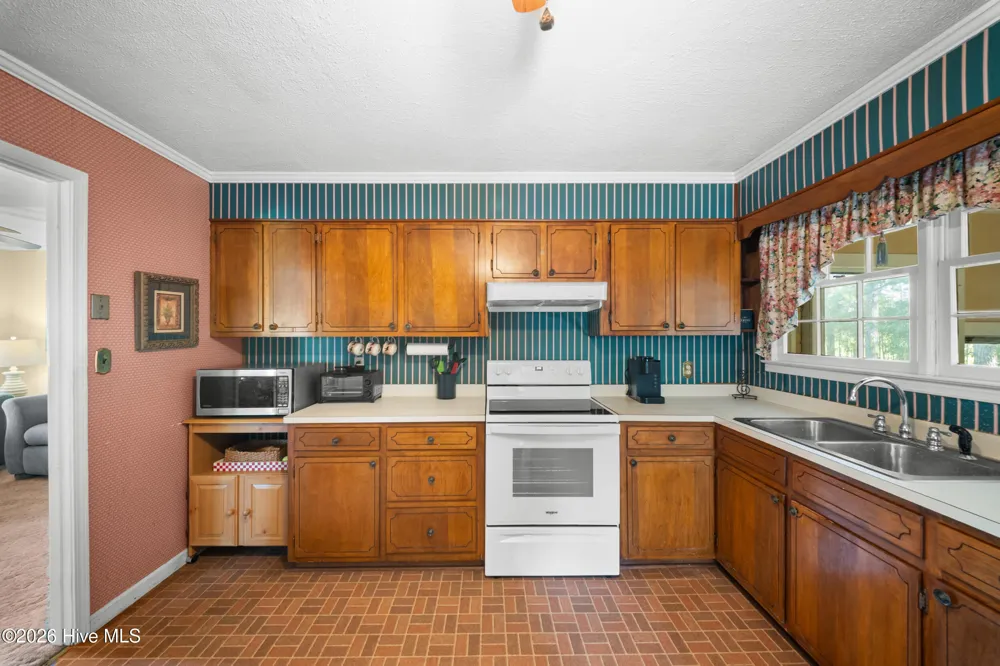 4960 Woodland Way Millen, GA 30442