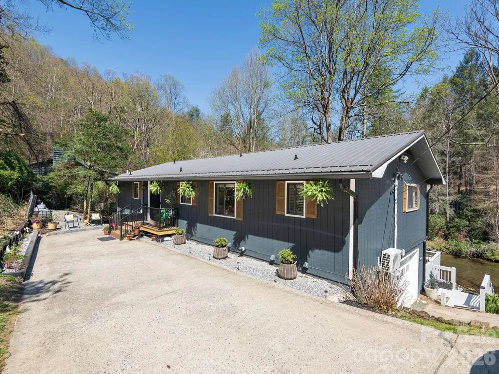 228 White Oak Road Waynesville, NC 28785