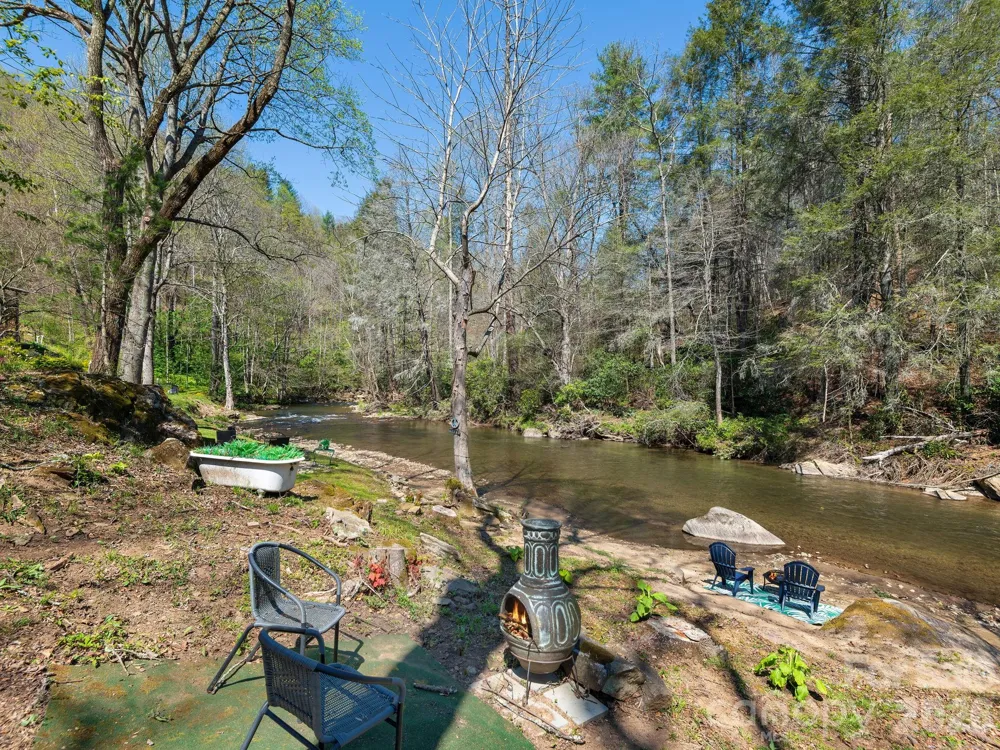 228 White Oak Road Waynesville, NC 28785