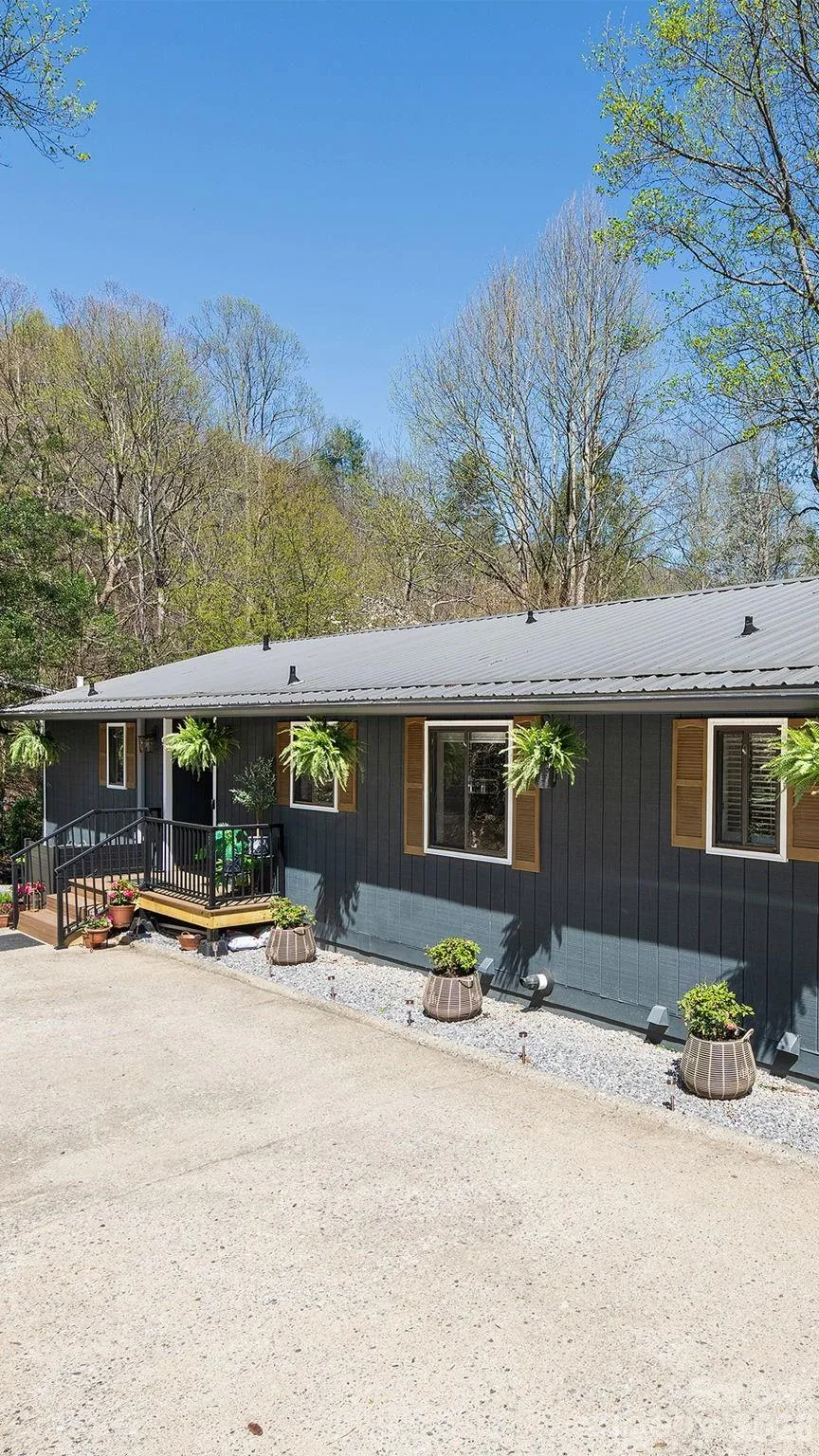 228 White Oak Road Waynesville, NC 28785