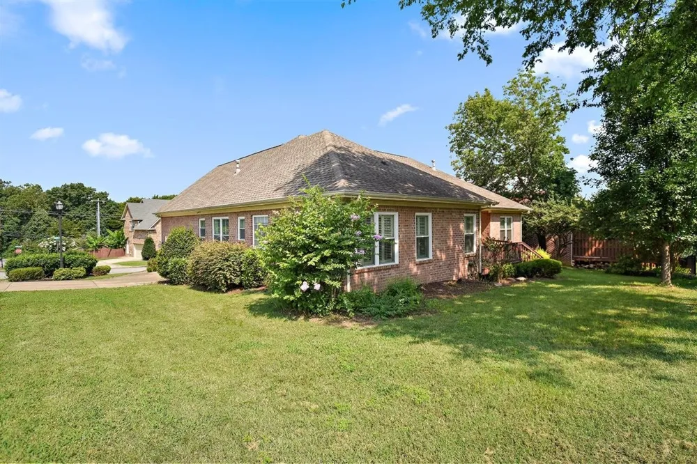 1005 Tulip Blossom Dr Hermitage, TN 37076