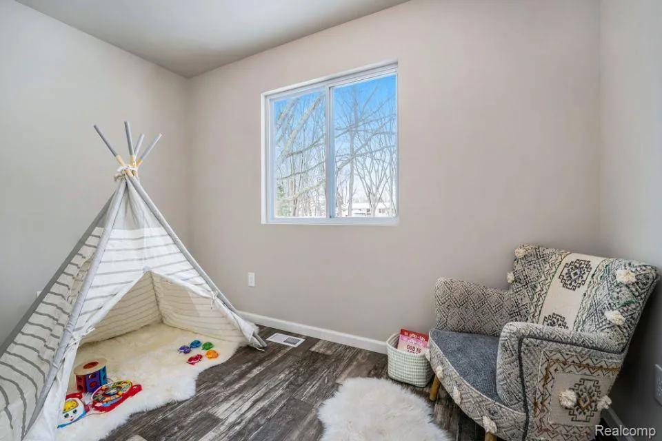 241 Wildflower Drive Hillsdale City, MI 49242