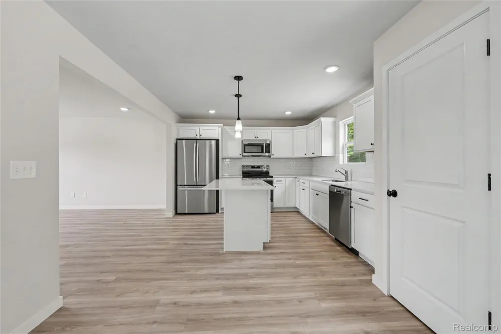 241 Wildflower Drive Hillsdale City, MI 49242