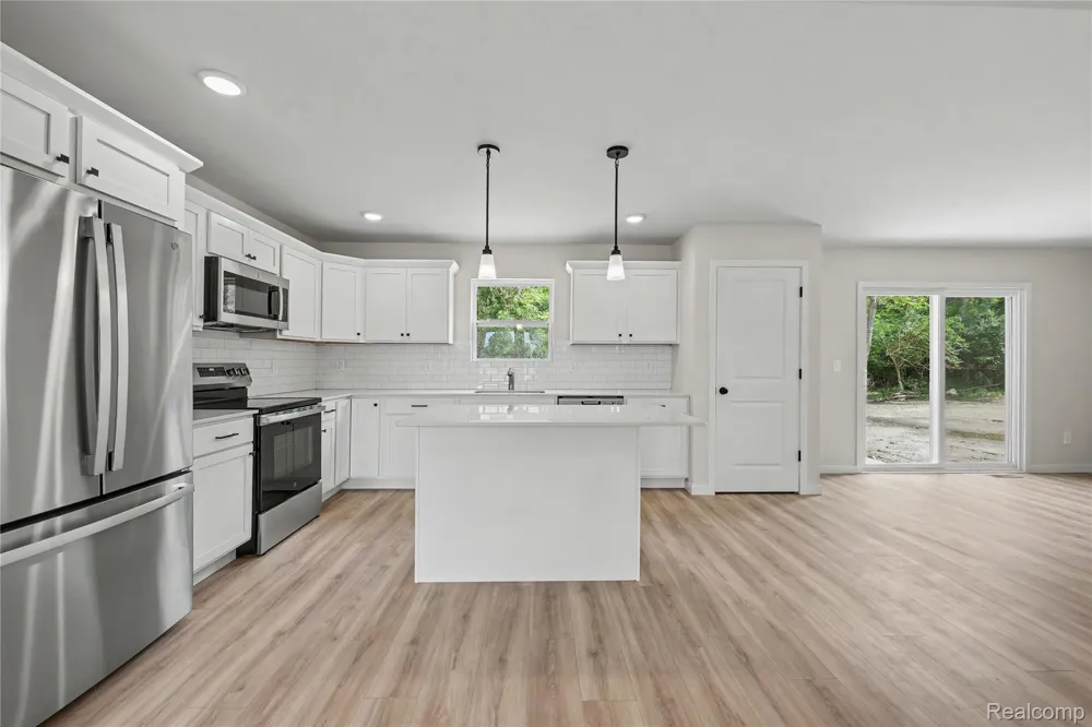 241 Wildflower Drive Hillsdale City, MI 49242