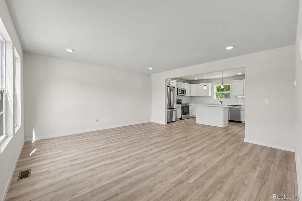 241 Wildflower Drive Hillsdale City, MI 49242