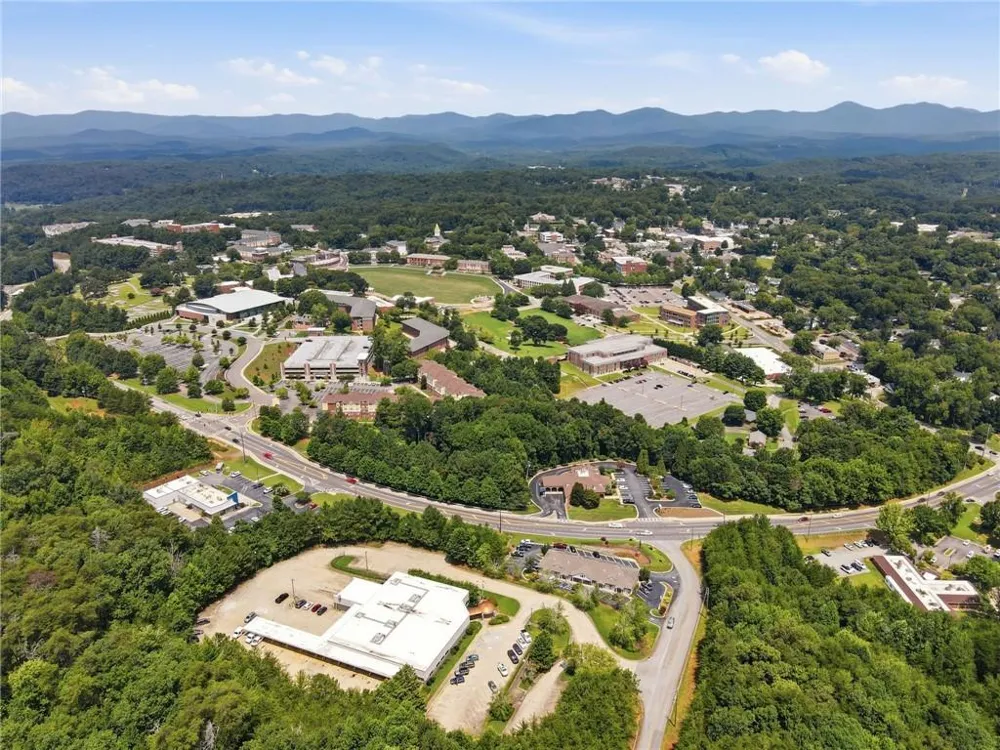 179 White Oak Trail Dahlonega, GA 30533