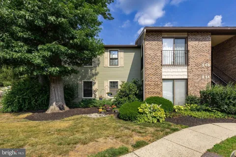 23 W BLUEBELL LANE