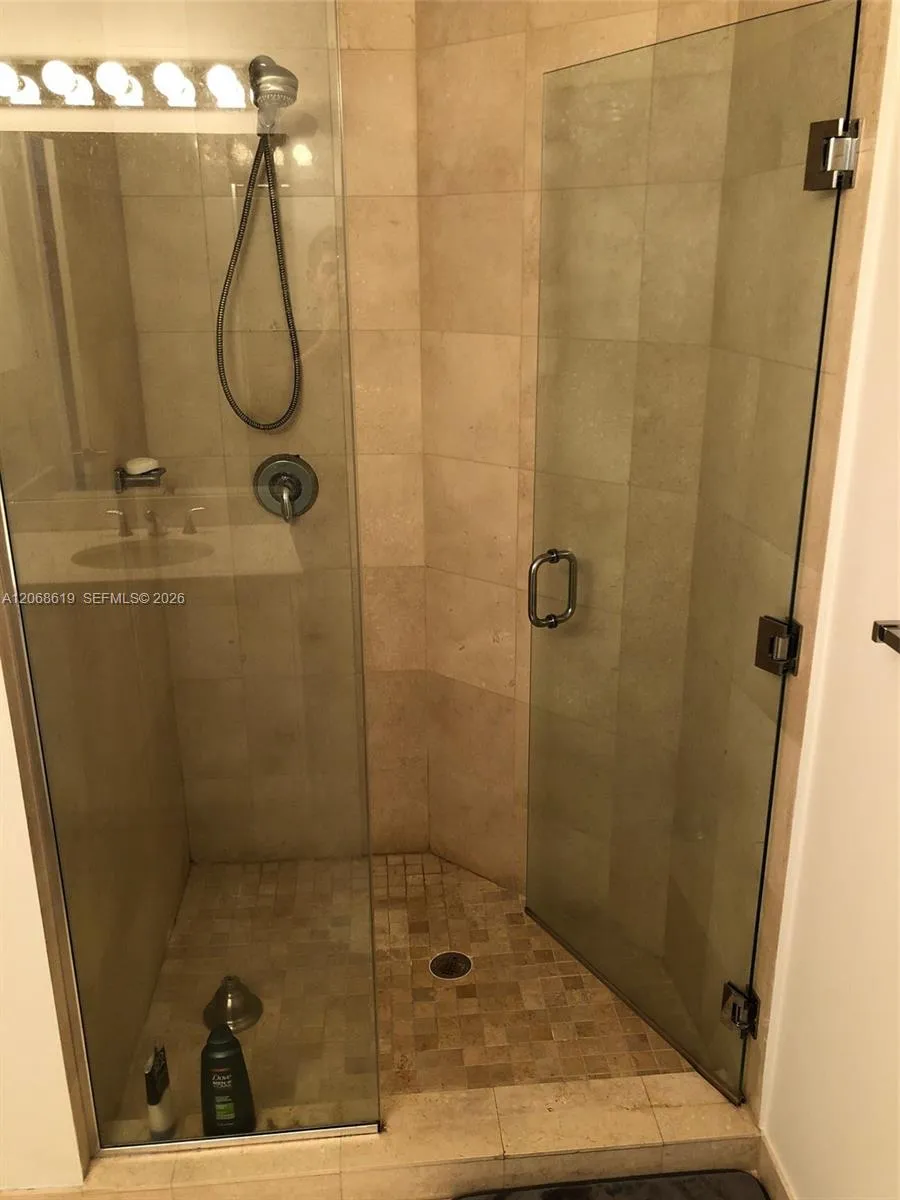 1060 BRICKELL AVE #1501 Miami, FL 33131