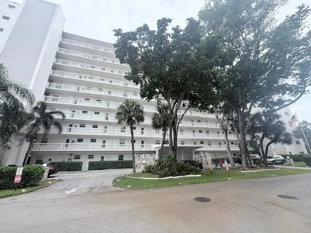 2555 NE 11TH STREET #402 Fort Lauderdale, FL 33304