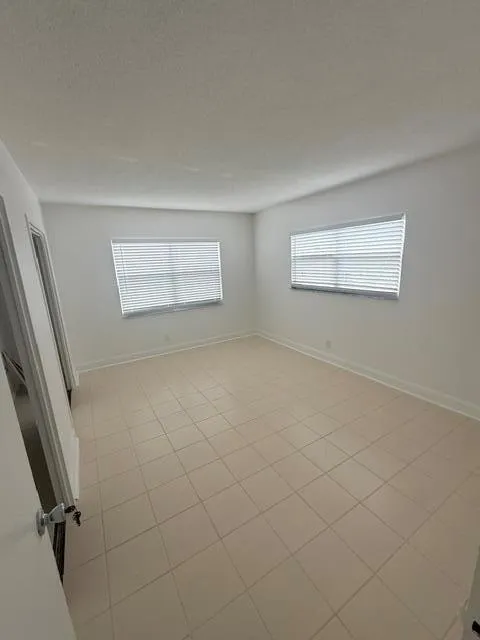 2555 NE 11TH STREET #402 Fort Lauderdale, FL 33304