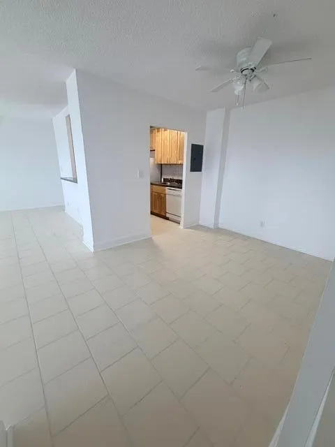 2555 NE 11TH STREET #402 Fort Lauderdale, FL 33304