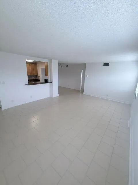 2555 NE 11TH STREET #402 Fort Lauderdale, FL 33304