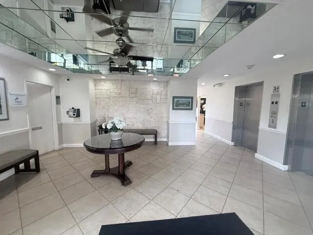 2555 NE 11TH STREET #402 Fort Lauderdale, FL 33304