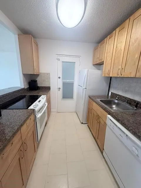 2555 NE 11TH STREET #402 Fort Lauderdale, FL 33304