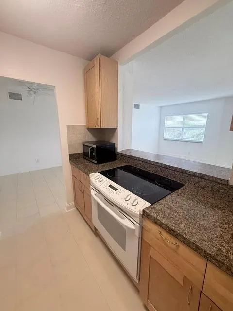 2555 NE 11TH STREET #402 Fort Lauderdale, FL 33304