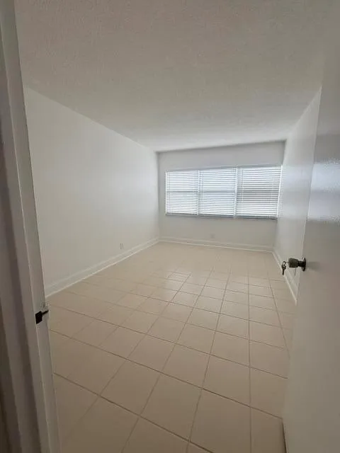 2555 NE 11TH STREET #402 Fort Lauderdale, FL 33304