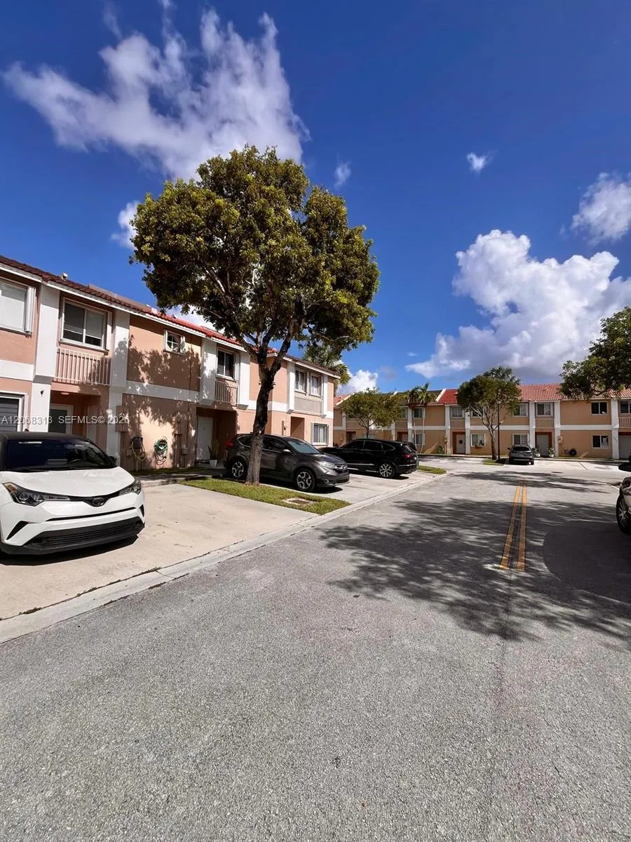 17722 SW 141st Ct Miami, FL 33177