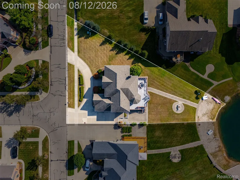 49501 Sandra Drive Shelby Charter Township, MI 48315
