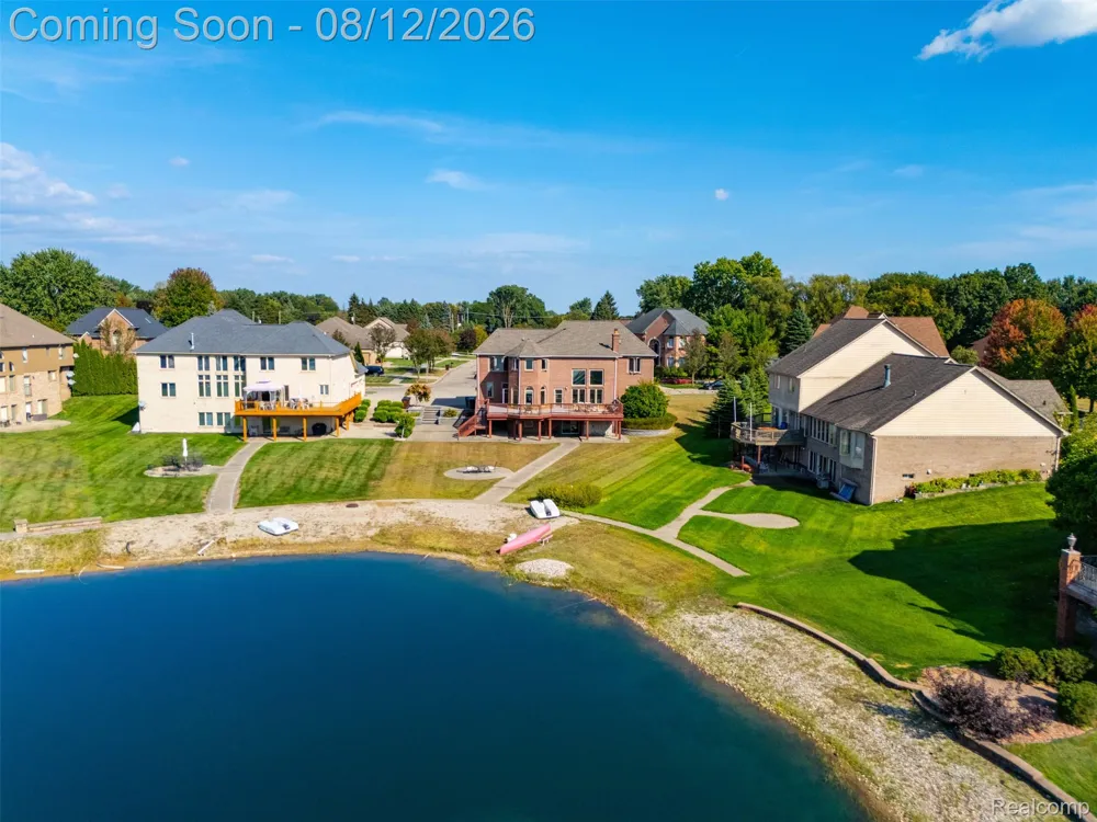 49501 Sandra Drive Shelby Charter Township, MI 48315