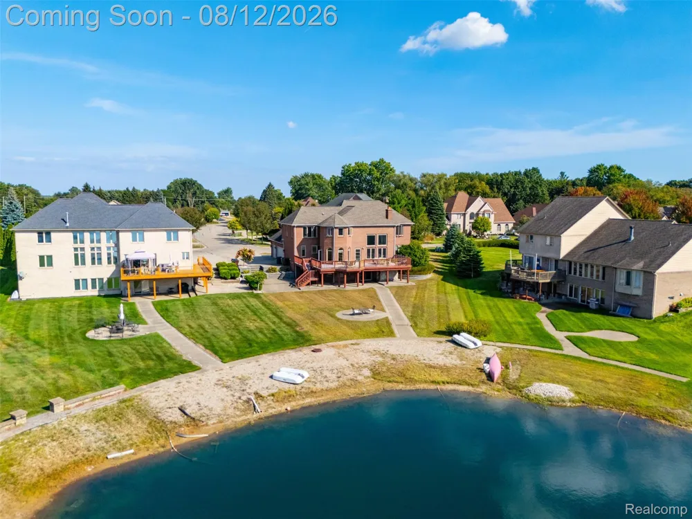 49501 Sandra Drive Shelby Charter Township, MI 48315