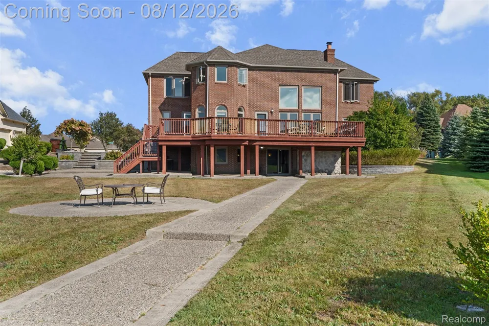 49501 Sandra Drive Shelby Charter Township, MI 48315