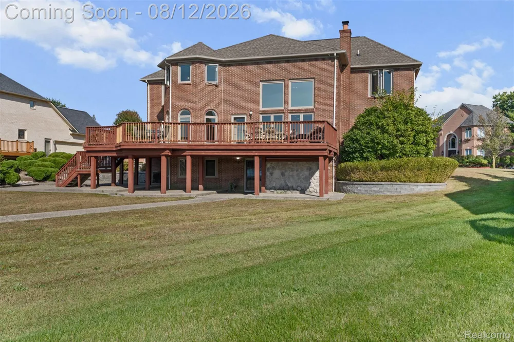 49501 Sandra Drive Shelby Charter Township, MI 48315